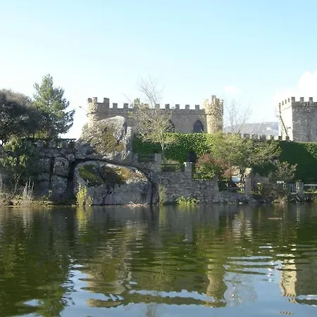 샬레 Island With Castle El Barraco